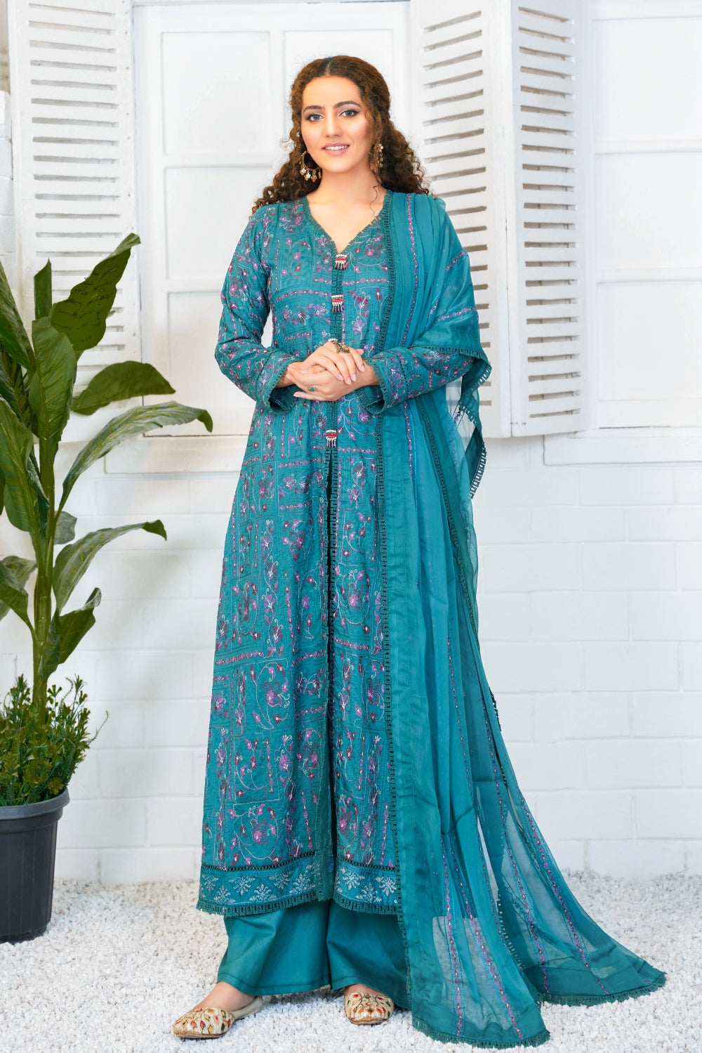 3 Pc Embroidered Lawn Suit