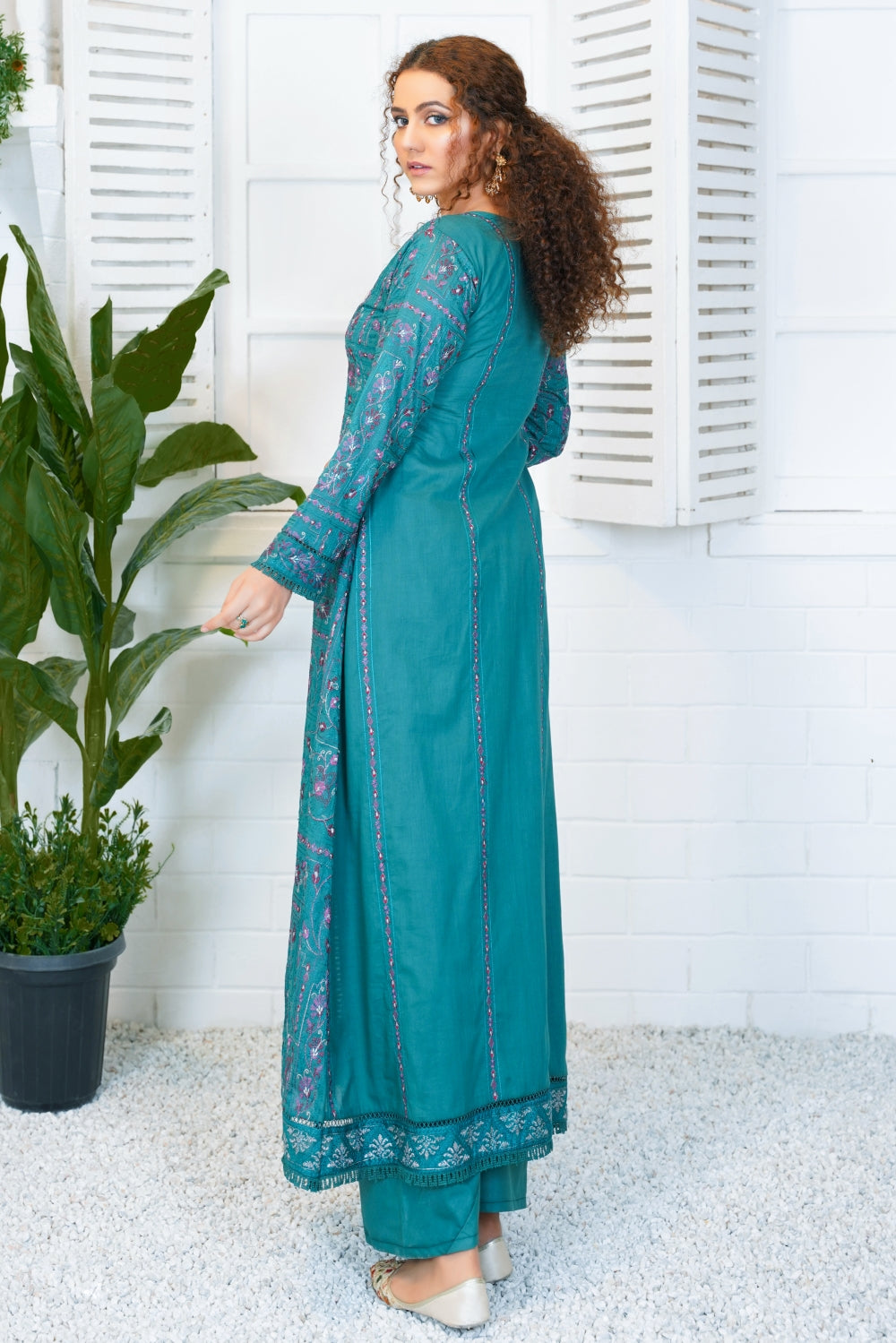 3 Pc Embroidered Lawn Suit